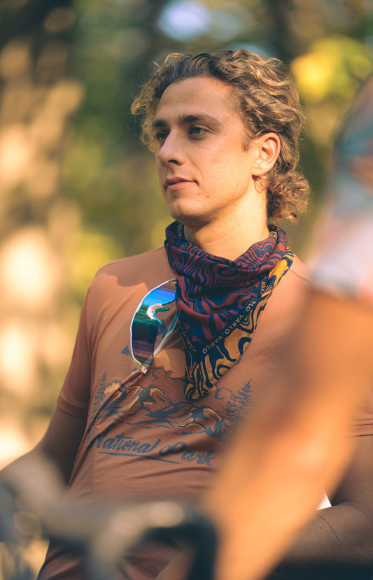 Laid back lifestyle explorer cycle crew shirt parkroad tan in the Varlo 2025 gravel series.