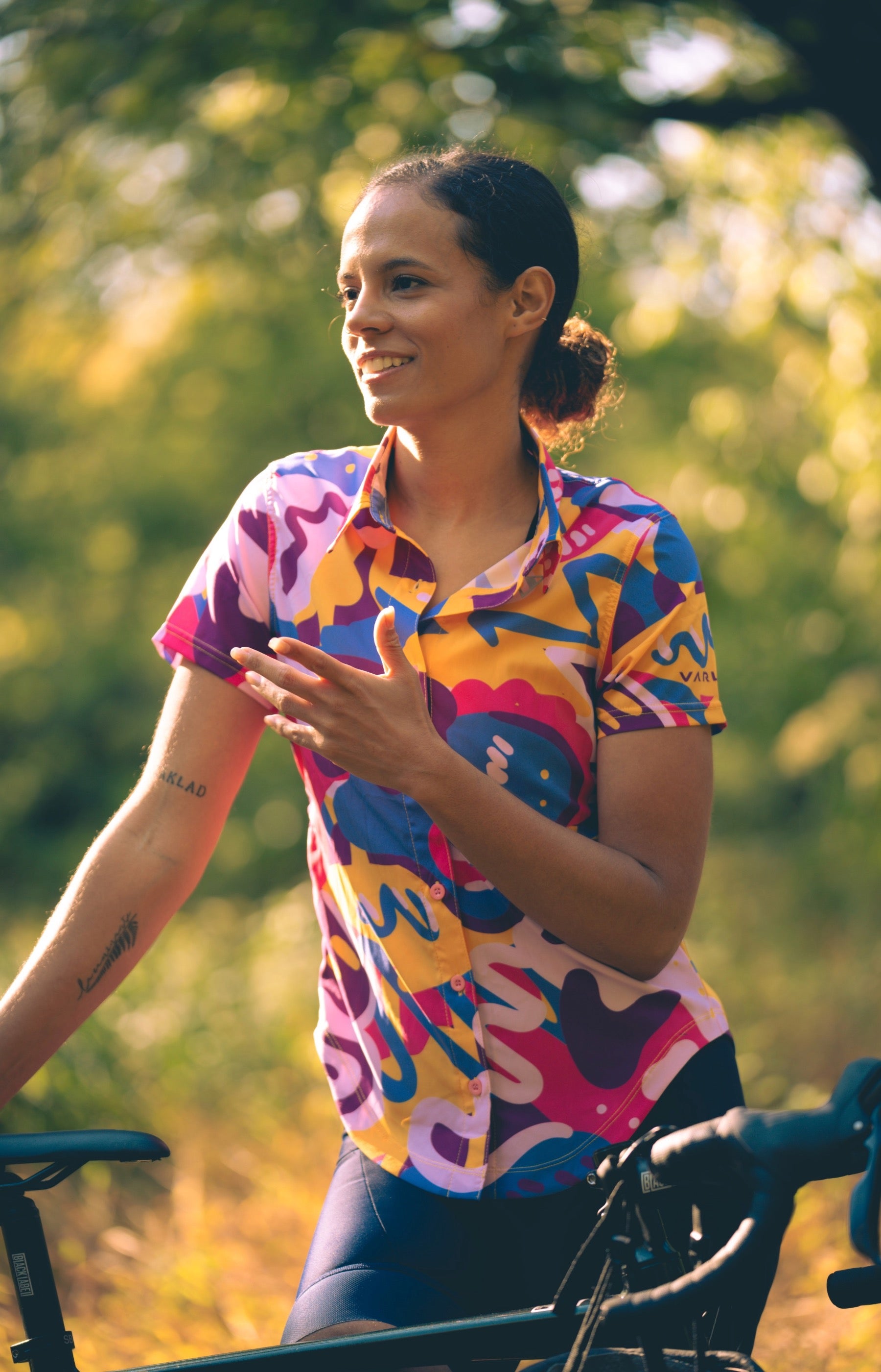 Varlo Touring Tech Button Cycling Shirt (Maestro Multi) - Women's